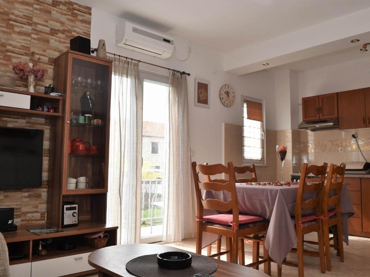 Apartment Manigo Supetar Exterior photo
