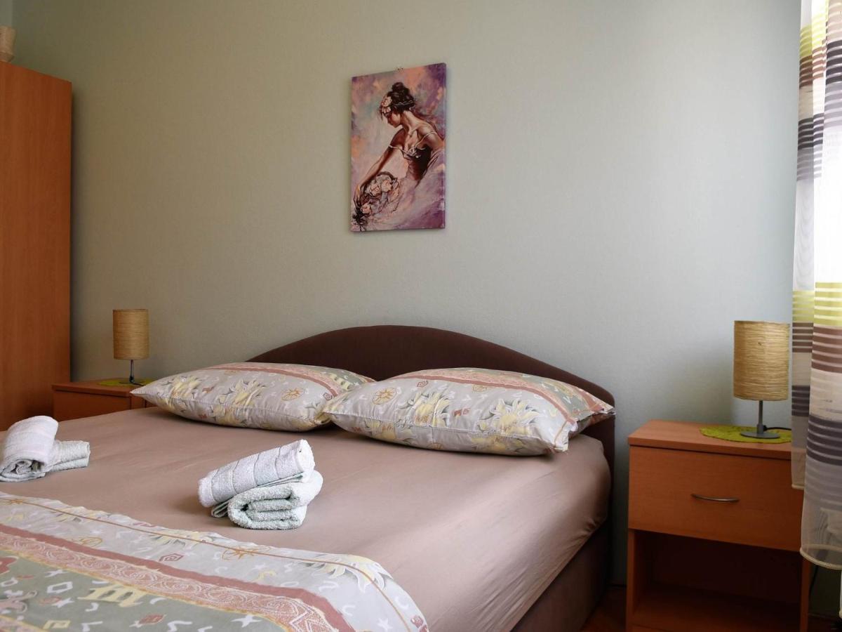 Apartment Manigo Supetar Exterior photo