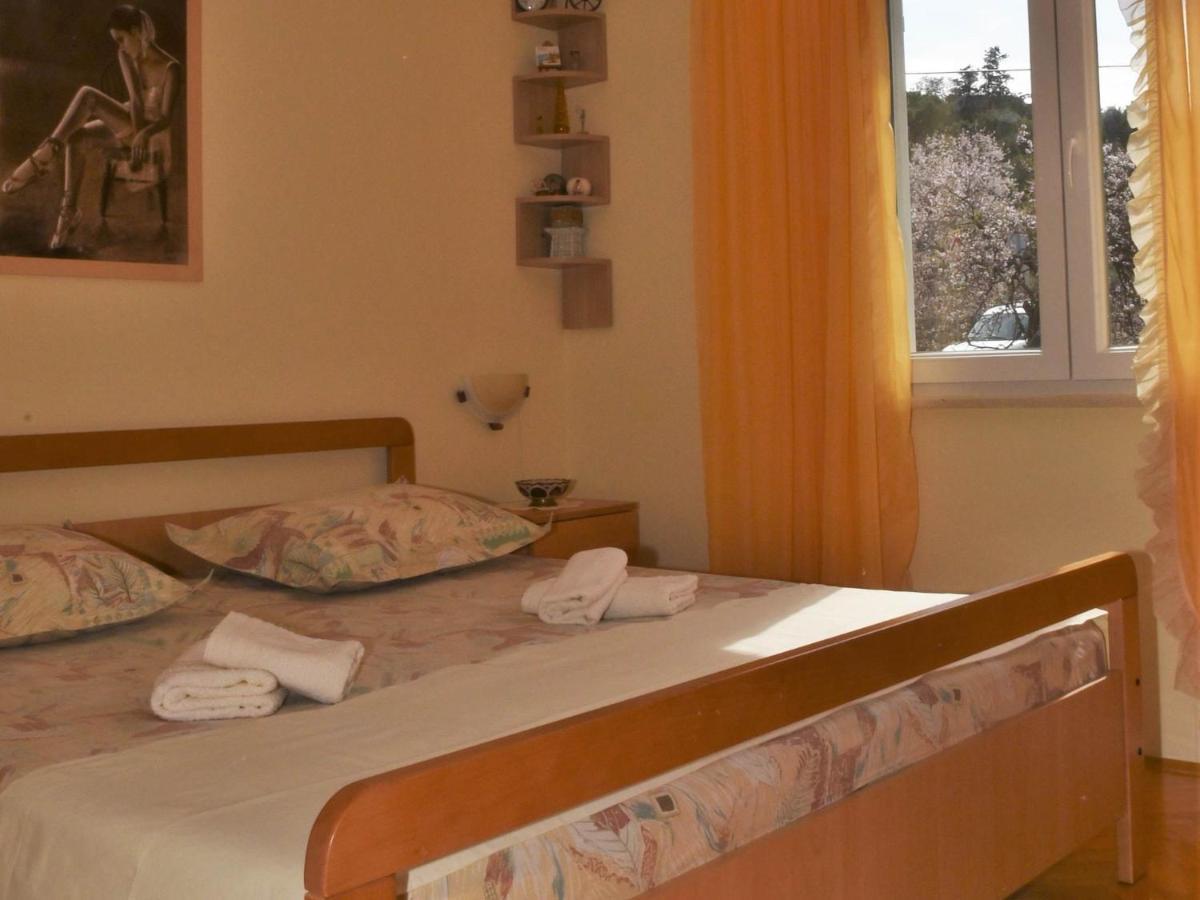 Apartment Manigo Supetar Exterior photo