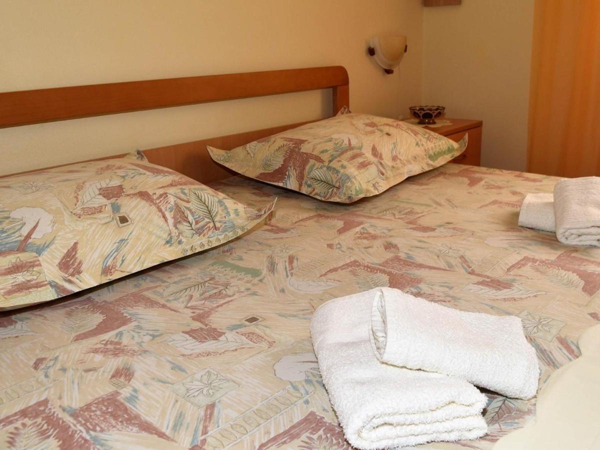 Apartment Manigo Supetar Exterior photo