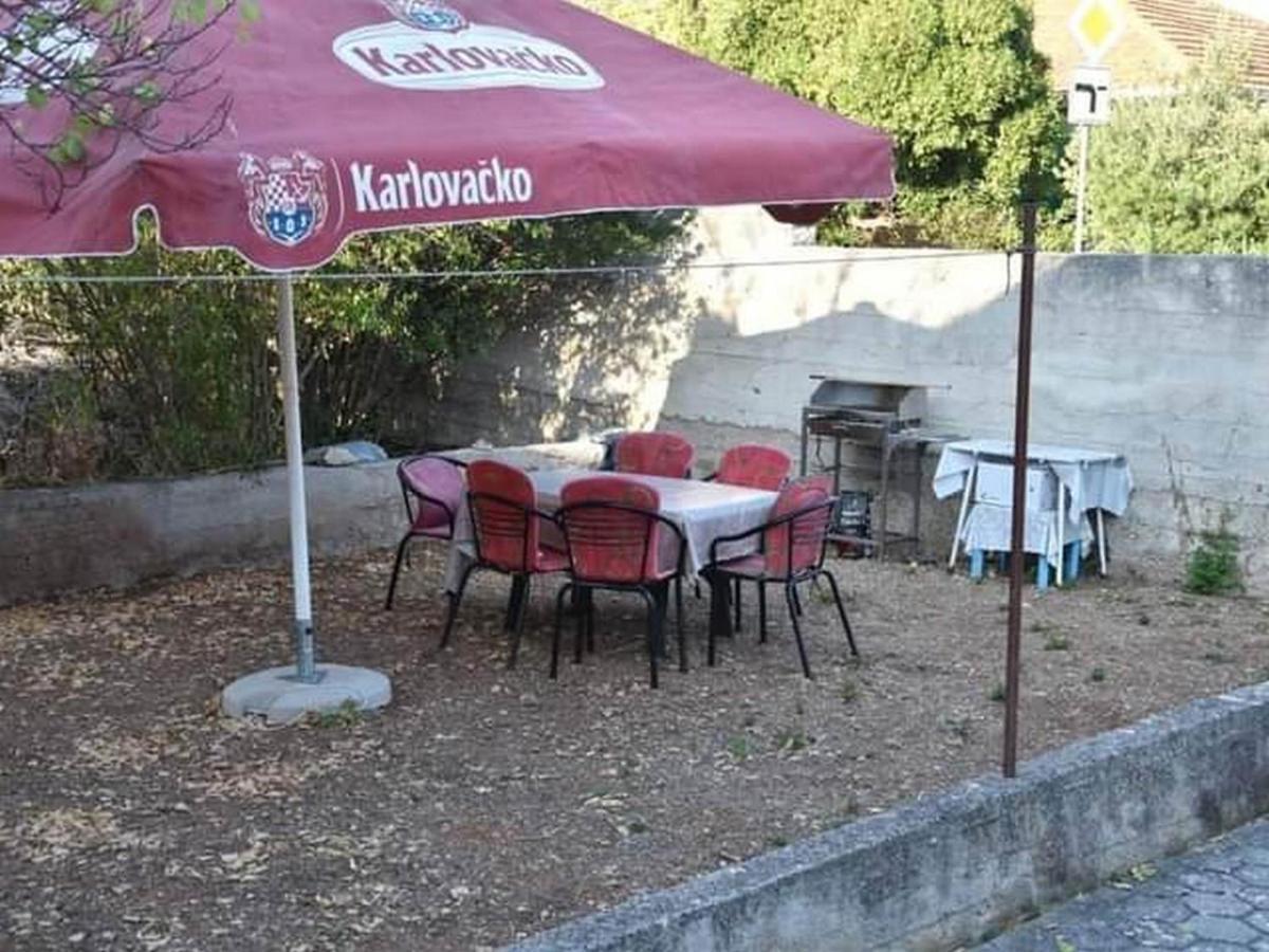 Apartment Manigo Supetar Exterior photo
