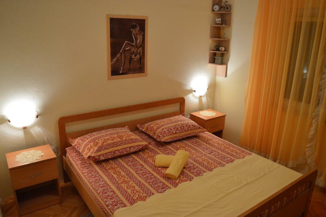 Apartment Manigo Supetar Exterior photo